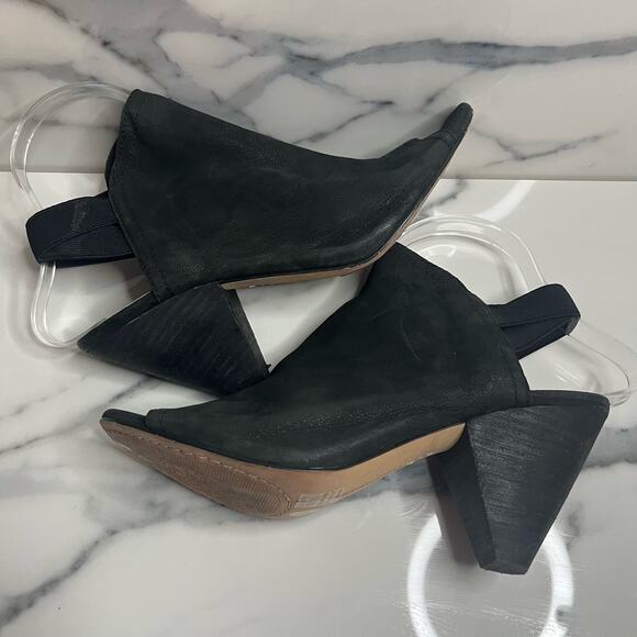 Vince Camuto | Women's Minimalist Black Nubuck Leather Edora Booties Sz 8.5 - Picture 7 of 8